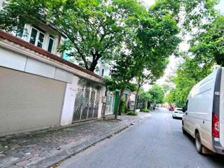 Chính chủ cần bán gấp căn biệt thự kđt sài đồng  hướng đông nam  view công viên.141m2, mt7.2m