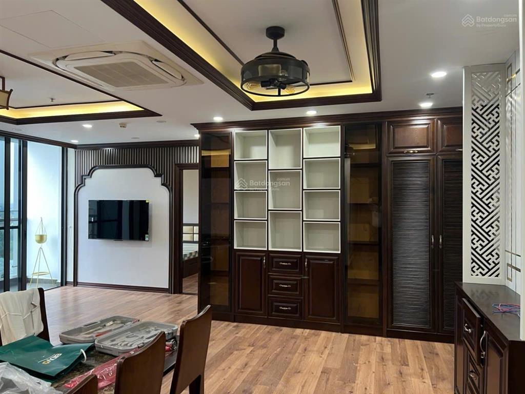 Cho thuê căn chung cư vinhomes symphony đập thông  view bể bơi, sông  full nội thất sang. 130m2