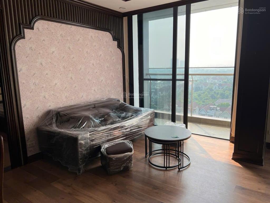 Cho thuê căn chung cư vinhomes symphony đập thông  view bể bơi, sông  full nội thất sang. 130m2