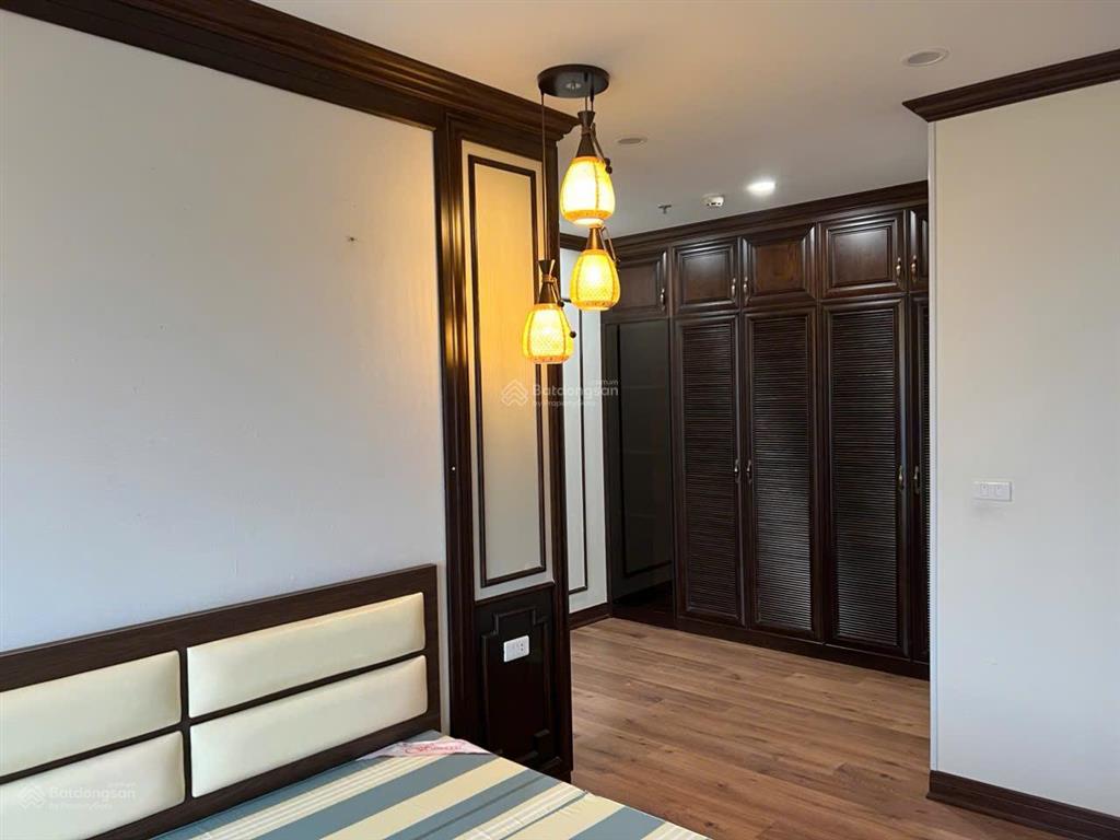 Cho thuê căn chung cư vinhomes symphony đập thông  view bể bơi, sông  full nội thất sang. 130m2