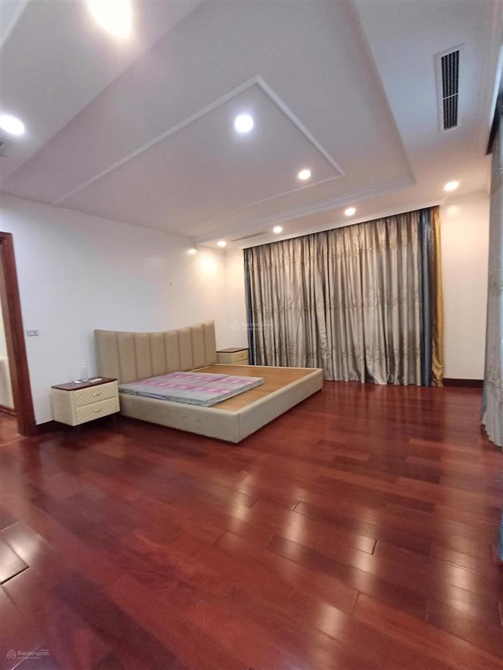 Cho thuê căn biệt thự nguyệt quế  căn góc  thang máy  bể bơi 4 mùa. 360m2, mt20m. giá thuê80tr