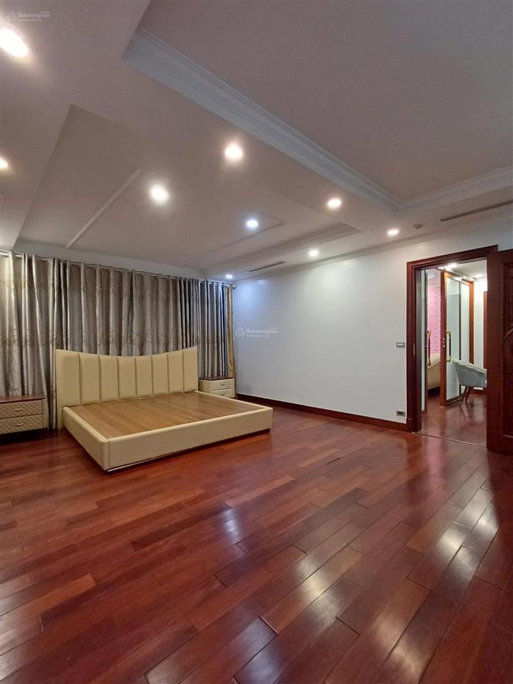 Cho thuê căn biệt thự nguyệt quế  căn góc  thang máy  bể bơi 4 mùa. 360m2, mt20m. giá thuê80tr