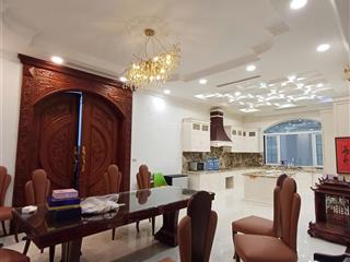 Cho thuê căn biệt thự nguyệt quế  căn góc  thang máy  bể bơi 4 mùa. 360m2, mt20m. giá thuê80tr