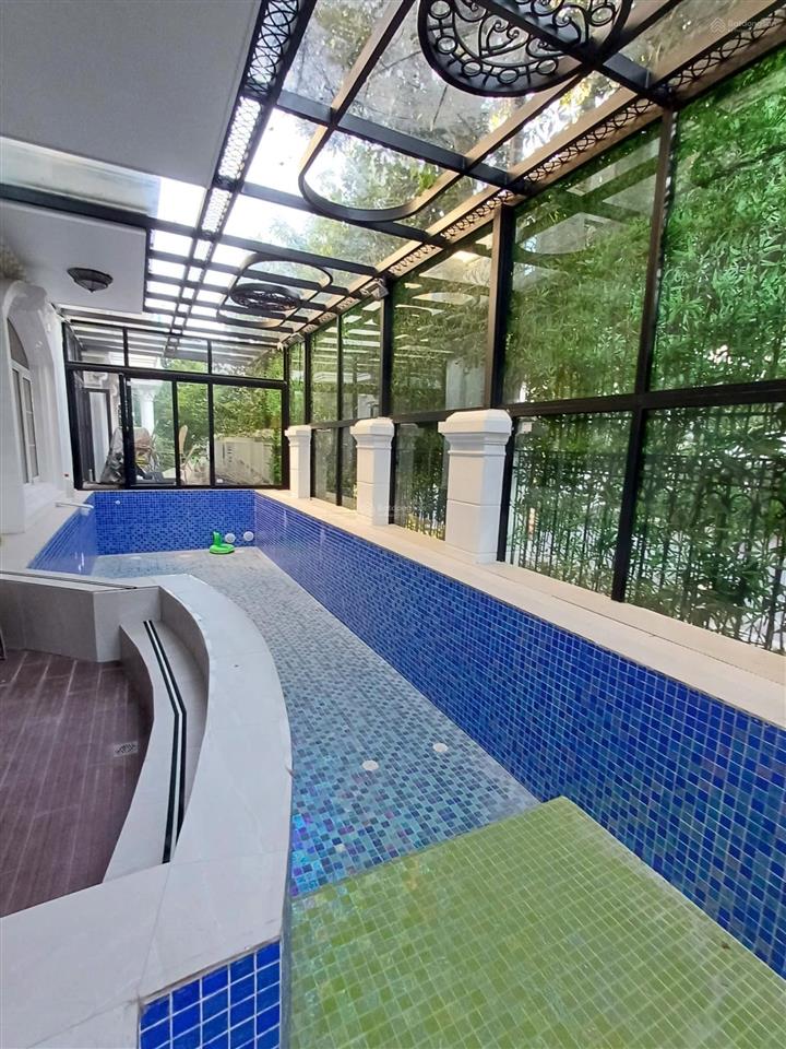 Cho thuê căn biệt thự nguyệt quế  căn góc  thang máy  bể bơi 4 mùa. 360m2, mt20m. giá thuê80tr