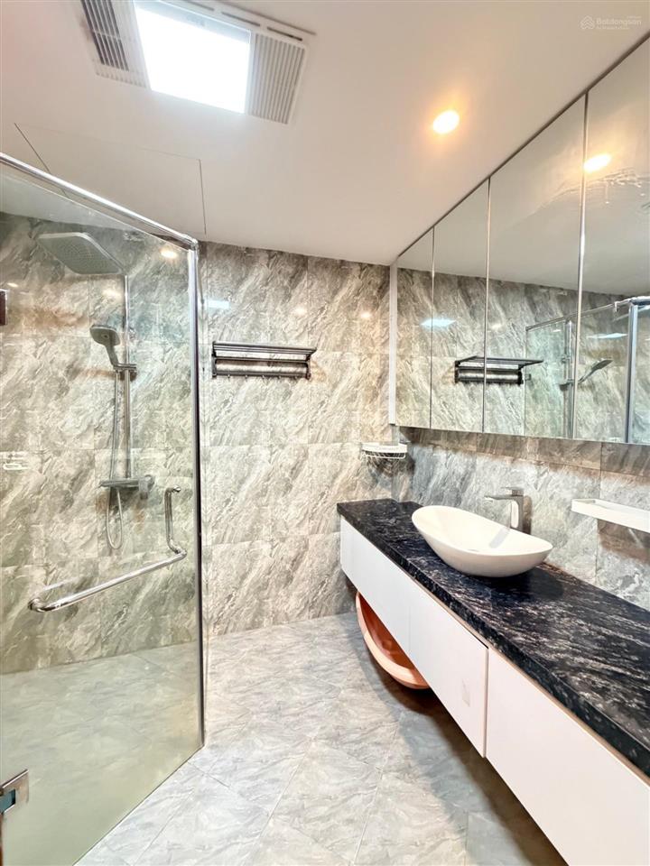 Cho thuê nhà 7 tầng  thang máy  full nội thất  cách 1 nhà là mặt phố mai phúc. 48m2  giá tl