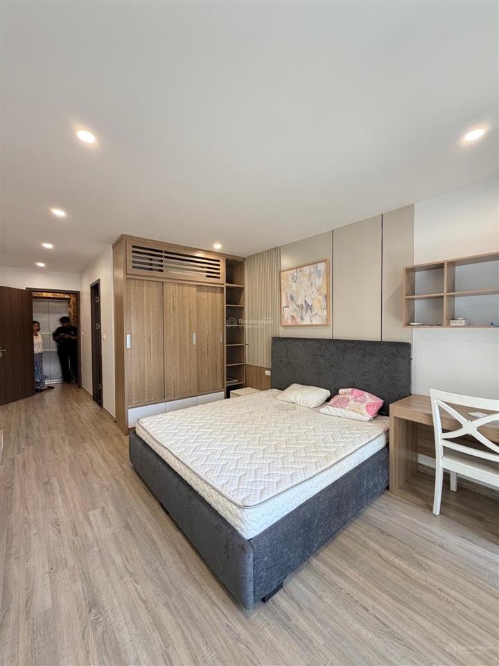 Cho thuê nhà 7 tầng  thang máy  full nội thất  cách 1 nhà là mặt phố mai phúc. 48m2  giá tl