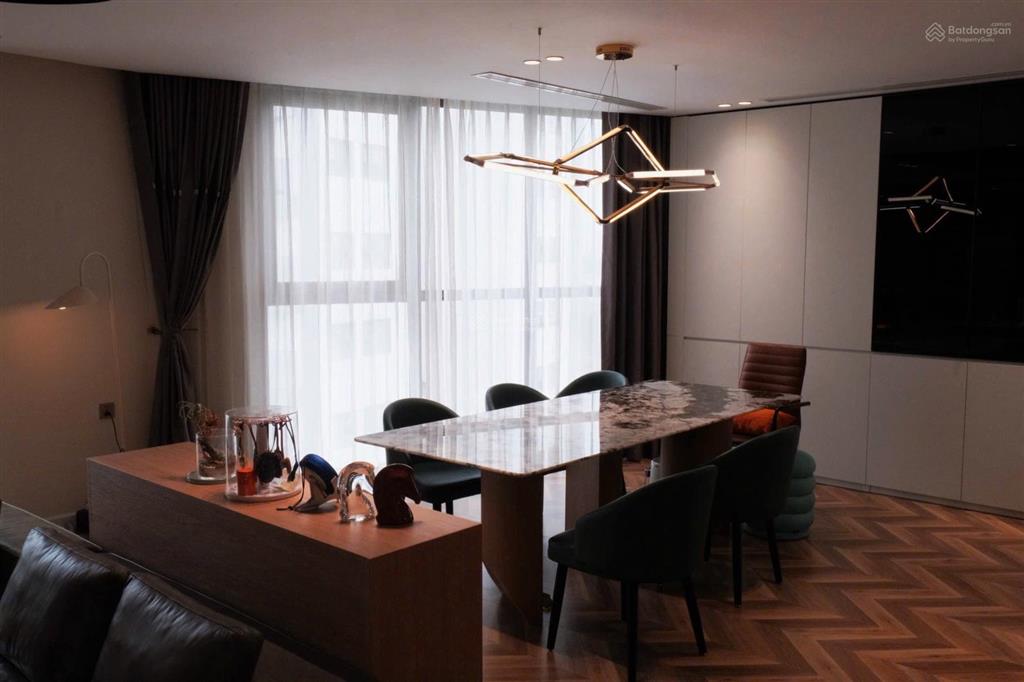 Chung cư jadin đập thông toà g1  full nội thất  giá cực tốt . 178m2, 3 ngủ, 3 vs  view hồ.