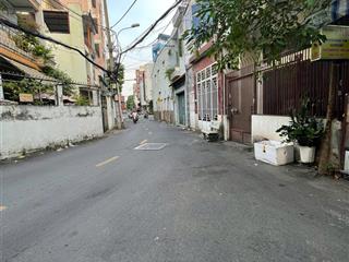 Rộng 21 m2, 1 trệt, 1 lầu, đường thông thoáng. dễ dàng kết nối các quận