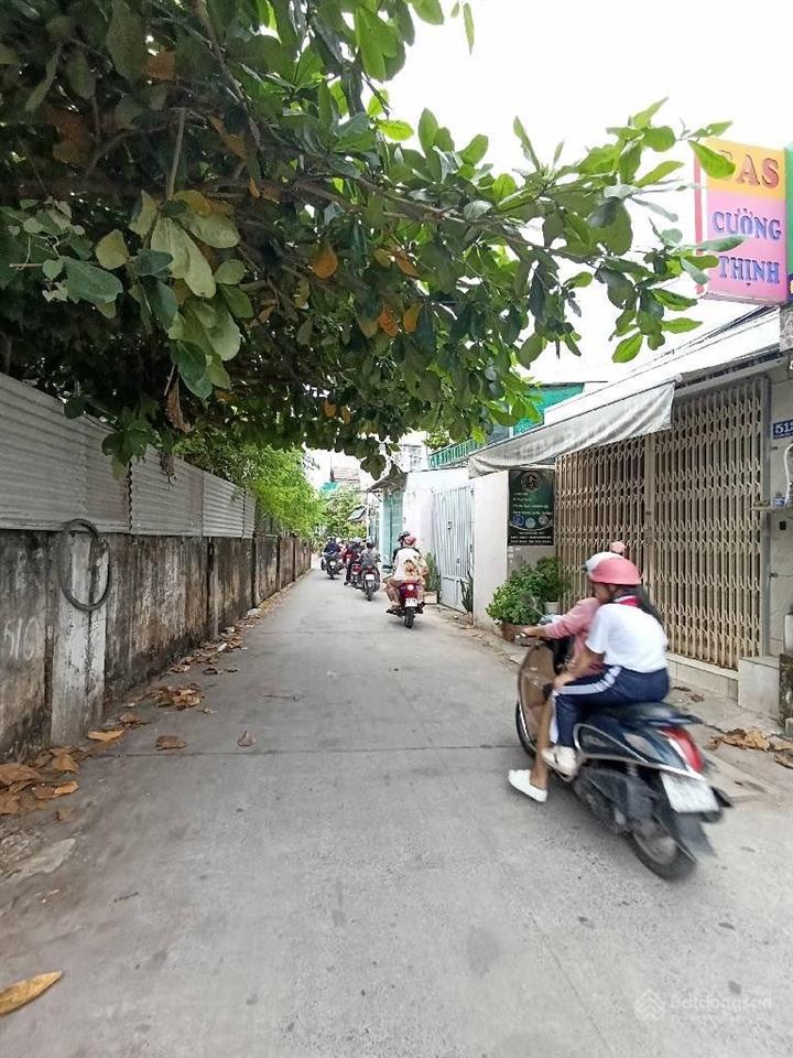 Bán nhà gần bx quận 8, dt 4 x 13m, 2 tầng, 2 mặt tiền, thông đường tứ tung, hot 5,6 tỷ.