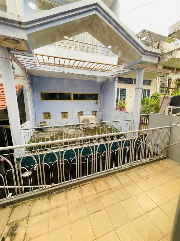 Bán nhà gần bx quận 8, dt 4 x 13m, 2 tầng, 2 mặt tiền, thông đường tứ tung, hot 5,6 tỷ.