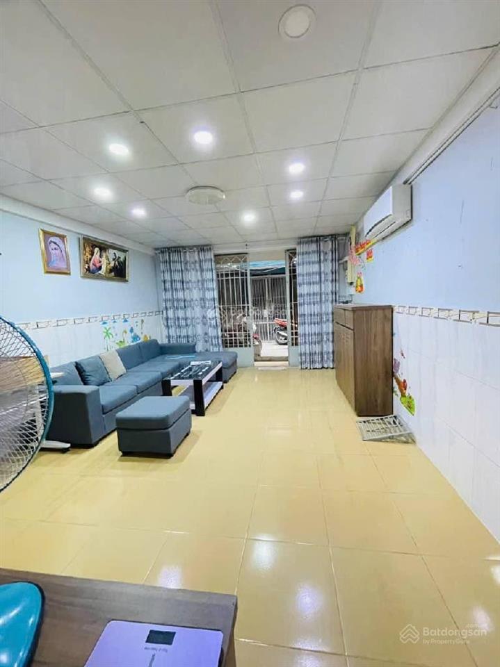 Bán nhà gần bx quận 8, dt 4 x 13m, 2 tầng, 2 mặt tiền, thông đường tứ tung, hot 5,6 tỷ.