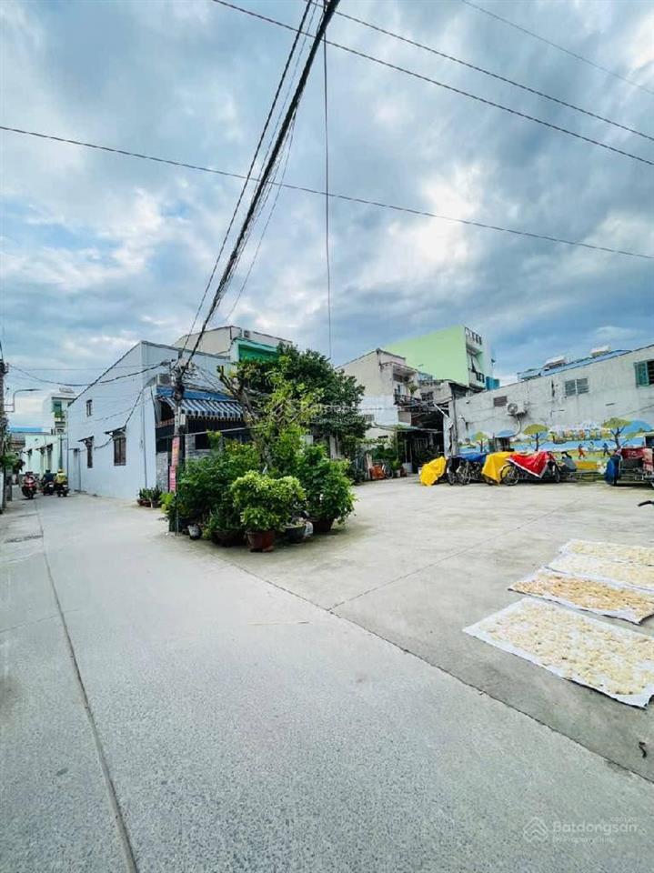 Bán nhà gần bx quận 8, dt 4 x 13m, 2 tầng, 2 mặt tiền, thông đường tứ tung, hot 5,6 tỷ.