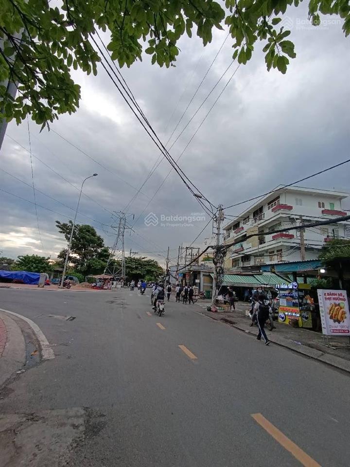 Bán nhà gần bx quận 8, dt 4 x 13m, 2 tầng, 2 mặt tiền, thông đường tứ tung, hot 5,6 tỷ.