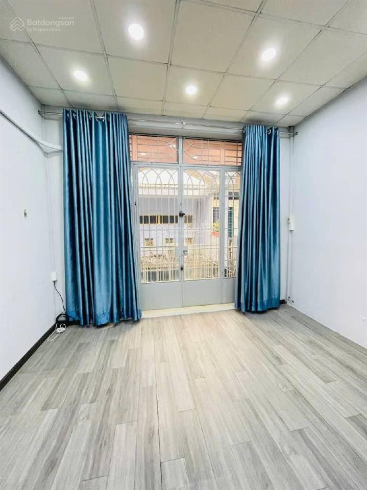 Bán nhà gần bx quận 8, dt 4 x 13m, 2 tầng, 2 mặt tiền, thông đường tứ tung, hot 5,6 tỷ.