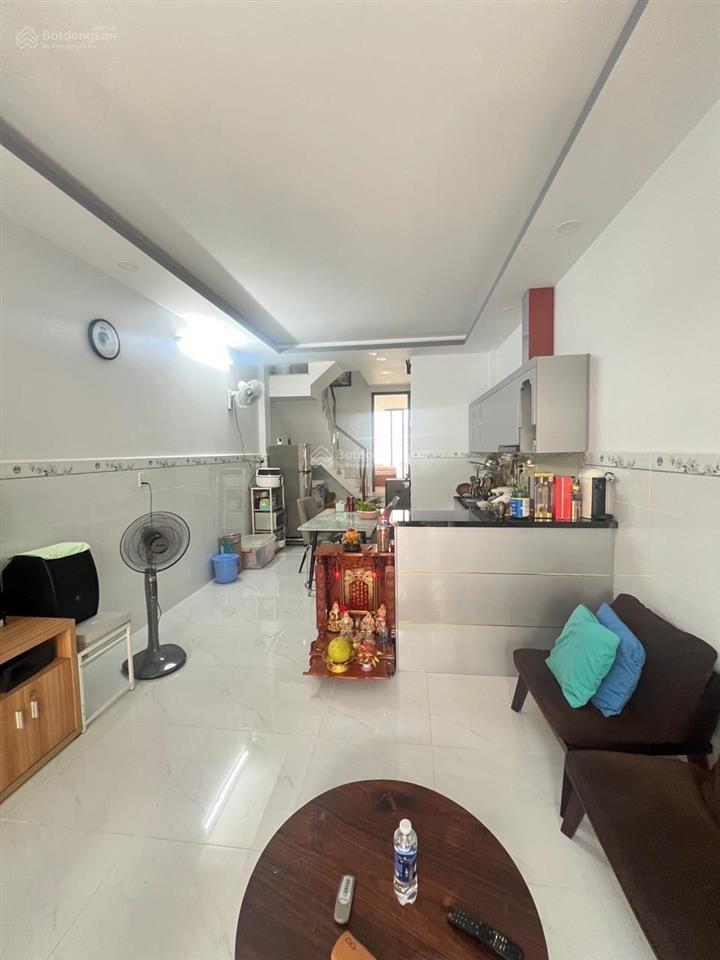 Nhà đẹp phạm hùng 2 tầng, full nội thất, nhỉnh 4,6tỷ.