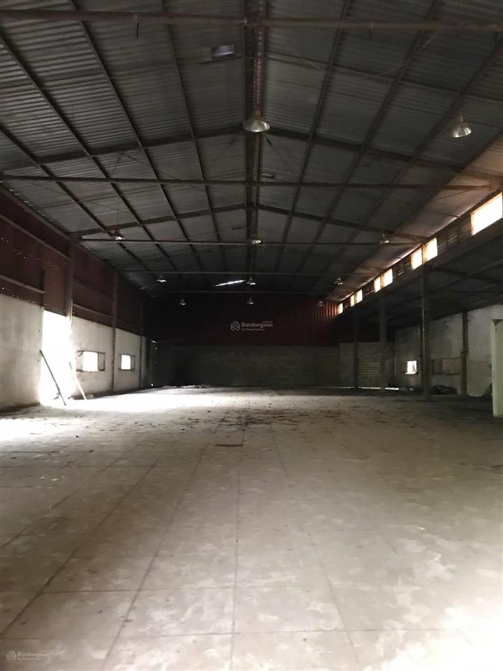 Kho logistics 1800m2(có chia nhỏ) vị trí chiến lược ngay nguyễn văn cừ kết nối 4 hướng huyết mạch