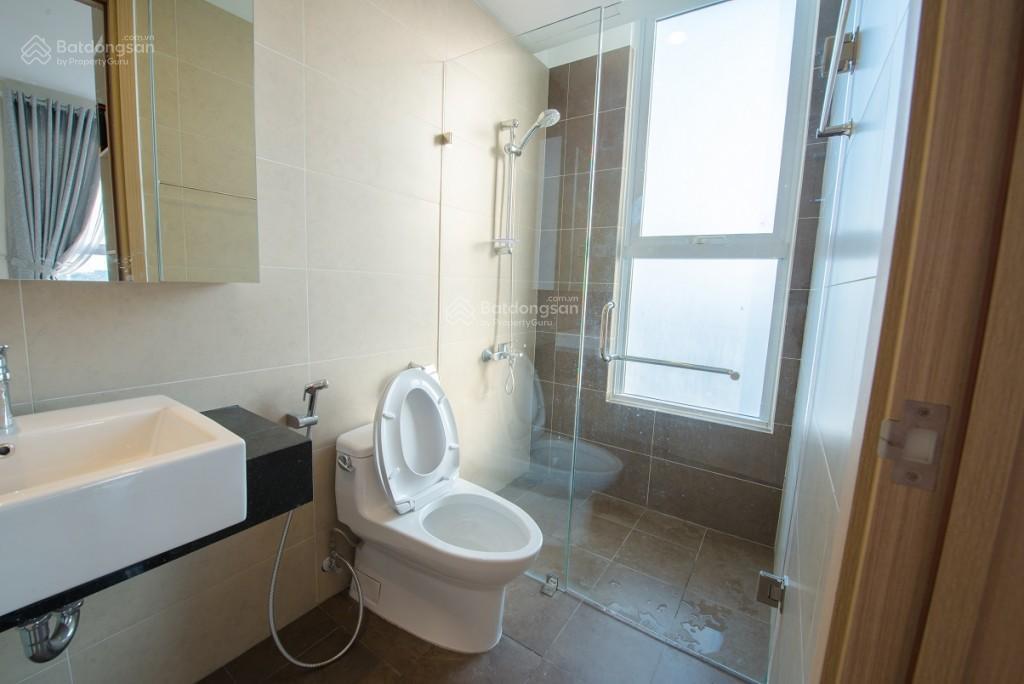 Gia đình bán căn góc cao ốc b ngô gia tư q.10. dt 60,2m2 2p 2wc. sh. giá 3,2 tỷ.  0779 973 ***