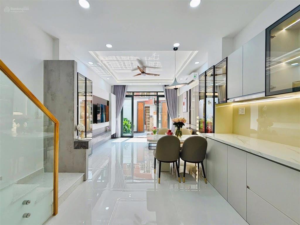 Bán nhà gần lotte lê văn lương, 64m2 4 phòng chỉ 5 tỷ nhỉnh