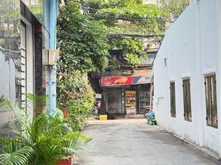 *nhỉnh 5 tỷ có ngay nhà 4 tầng 5pn  xe hơi đậu cửa huỳnh văn nghệ