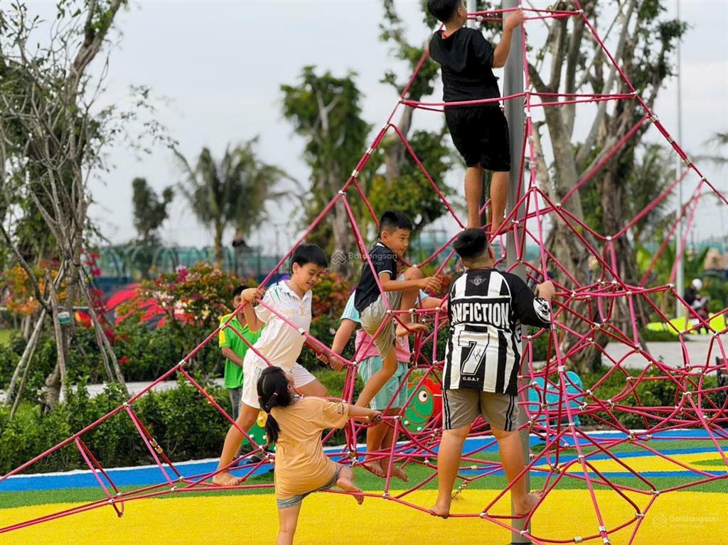 Nhà 1 trệt 3 lầu 5x12m(60m2) kđt vinhomes hậu nghĩa giá 3 tỷ 900 triệu