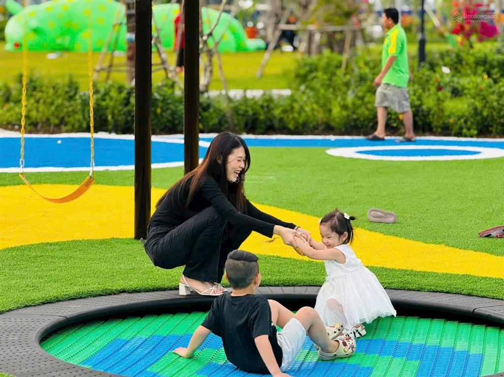 Nhà 1 trệt 3 lầu 5x12m(60m2) kđt vinhomes hậu nghĩa giá 3 tỷ 900 triệu