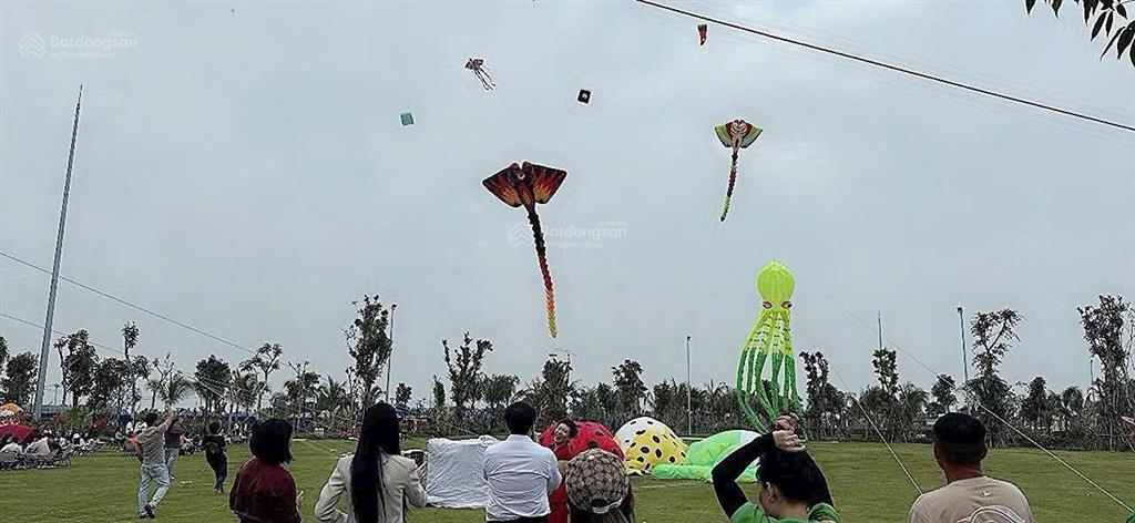 Nhà 1 trệt 3 lầu 5x12m(60m2) kđt vinhomes hậu nghĩa giá 3 tỷ 900 triệu