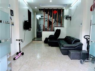 Cho thuê nhà nguyên căn giải phóng  phố vọng  gần bách kinh xây  ô tô đỗ cửa  45m 4 tầng 5 ngủ.