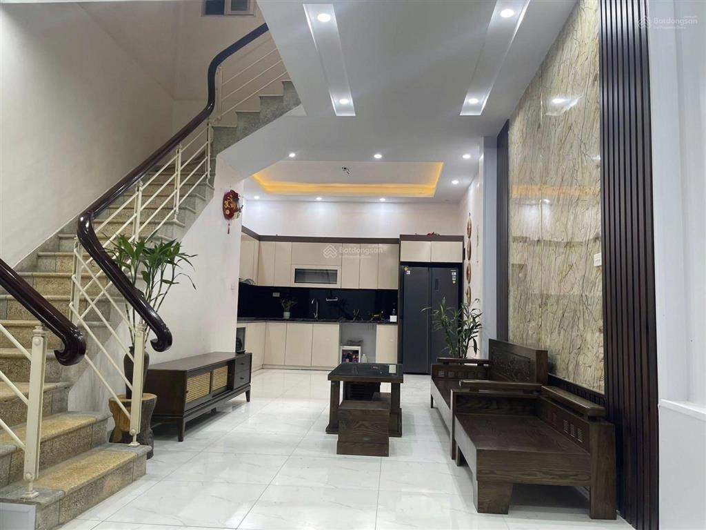 Cho thuê nhà nguyên căn phố lạc trung  trung tâm quận hai bà trưng  giao thông thuận tiện