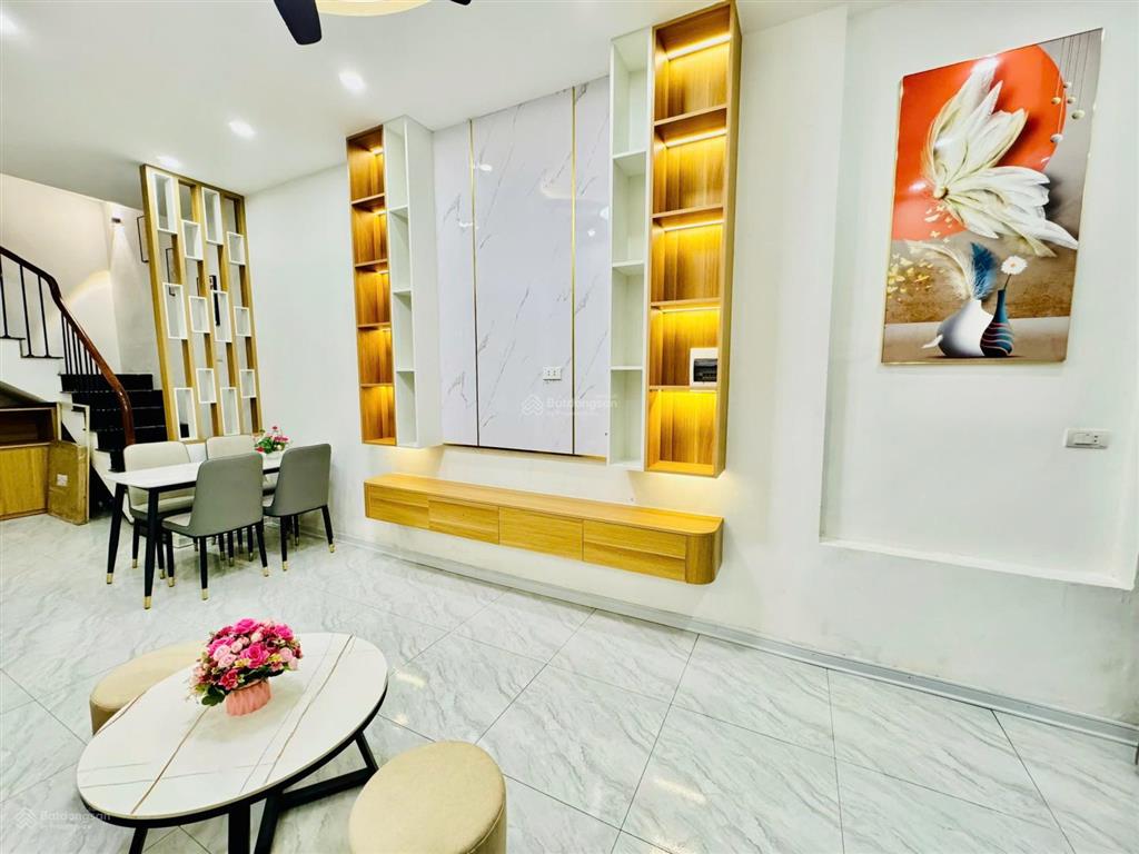 Cho thuê nhà phố đường láng , đống đa  mới tinh  full đồ  xách vali ở ngay an ninh tốt