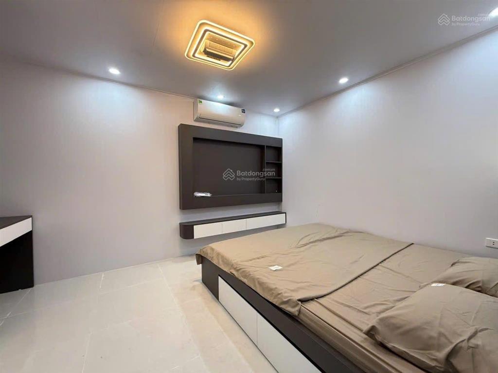 Cho thuê căn hộ tầng 1 tập thể phố 8/3  hai bà trưng rộng 90m, đủ đồ, kinh doanh online tốt