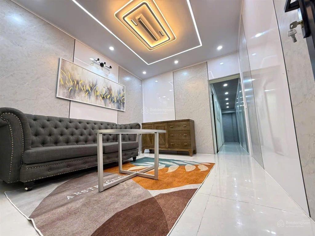 Cho thuê căn hộ tầng 1 tập thể phố 8/3  hai bà trưng rộng 90m, đủ đồ, kinh doanh online tốt