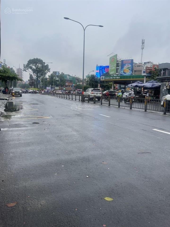 Mặt tiền vip q10 lô góc hiếm bán gấp chia tài sản. #186