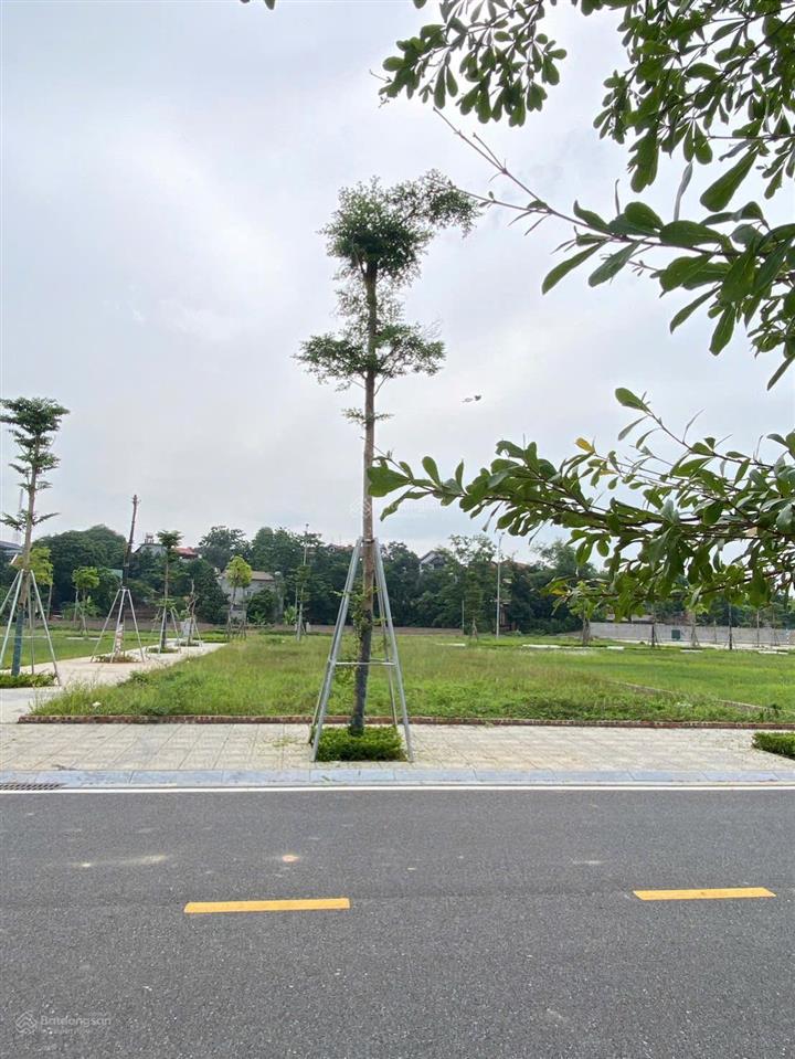 Bán lô biệt thự view kênh khu đô thị việt trì có thể tách ra làm 3 lô.  0768 194 ***