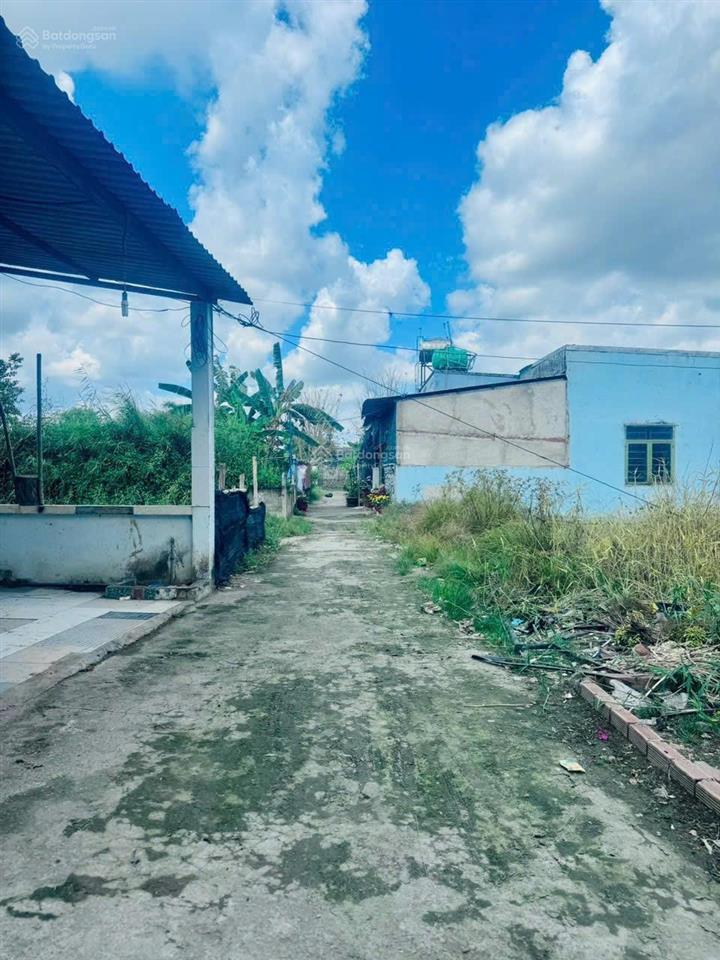 Chủ ngộp bán gấp lô đât phước hậu, cần giuộc, gần chợ long thượng, dt 94,6m2 thổ, giá 680tr, shr