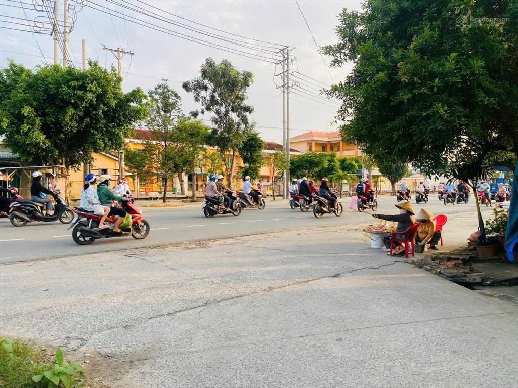 Chủ ngộp cần bán đất mặt tiền đường lê văn sáu, thị trấn cần giuộc, dt 107,3m2 thổ, giá 1,55 tỷ