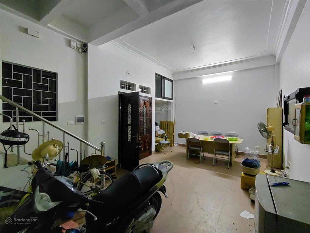 Cho thuê cả nhà ở ngõ 46 đặng văn ngữ 41m2x5tầng, giá 15.5tr/th