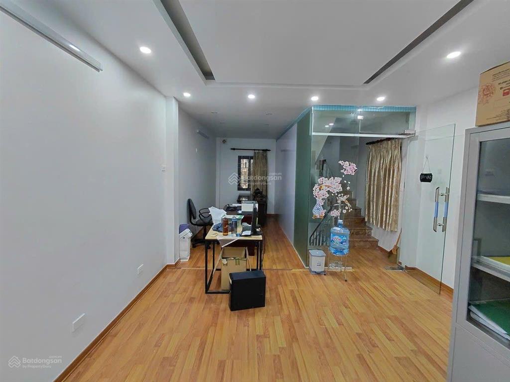 Cho thuê cả nhà ở ngõ 46 đặng văn ngữ 41m2x5tầng, giá 15.5tr/th