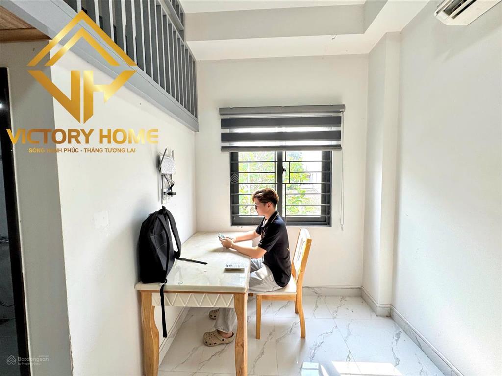 Toà nhà bảo vệ  lễ tân  hầm xe an ninh sạch sẽ  cửa vân tay ngay đh hutech, gtvt, vlu