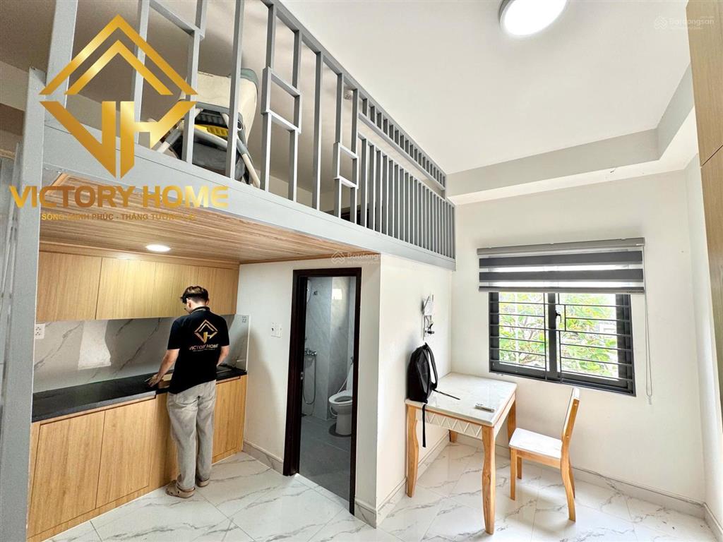 Toà nhà bảo vệ  lễ tân  hầm xe an ninh sạch sẽ  cửa vân tay ngay đh hutech, gtvt, vlu