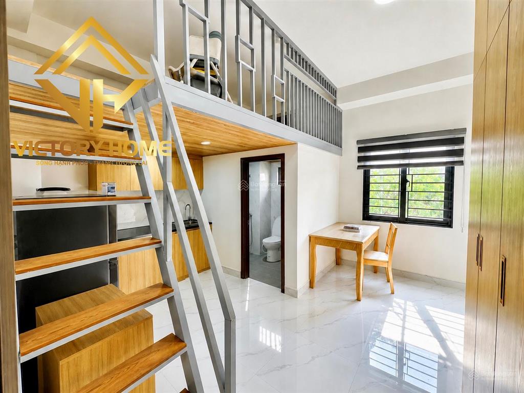 Toà nhà bảo vệ  lễ tân  hầm xe an ninh sạch sẽ  cửa vân tay ngay đh hutech, gtvt, vlu