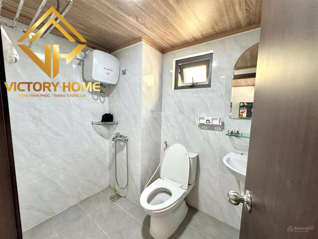 Toà nhà bảo vệ  lễ tân  hầm xe an ninh sạch sẽ  cửa vân tay ngay đh hutech, gtvt, vlu