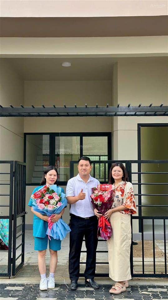 Nhà phố 3 tầng có gara ôtô khu compound rất an ninh, nhà mới xây và có sổ hoàn công rồi