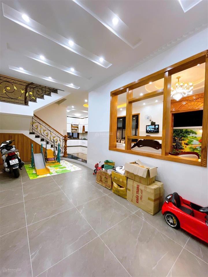 Chính chủ cho thuê & bán nhà biệt thư sân vườn 500m2 , đủ nội thất , p12, vũng tàu