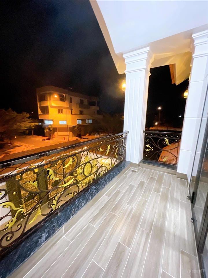 Chính chủ cho thuê & bán nhà biệt thư sân vườn 500m2 , đủ nội thất , p12, vũng tàu