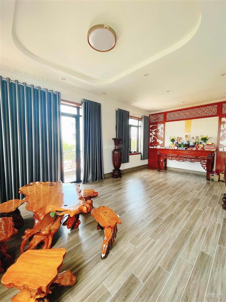 Chính chủ cho thuê & bán nhà biệt thư sân vườn 500m2 , đủ nội thất , p12, vũng tàu