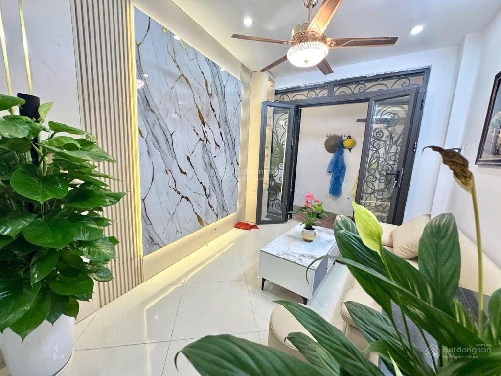 Chị mai cần bán gấp nhà riêng 20m2, nhỉnh 2tỷ. trung tâm hm, full nội thất