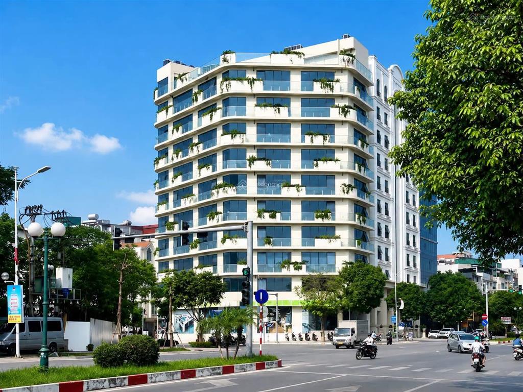 Bán tòa khách sạn to nhất mặt phố hồng tiến, vip nhất quận long biên, 836,5m2, giá thương lượng