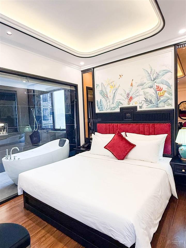 Bán tòa khách sạn 8 tầng 110m2, trung tâm phố hoàng như tiếp, đối diện bv tâm anh, chỉ hơn 30 tỷ.