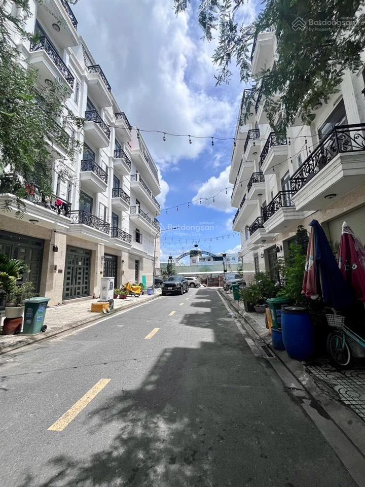 Nhà phố hẻm 8m tl44, q12, dt 60m2 , khu dân cư trí thức, full nội thất, có thang máy, vào ở ngay