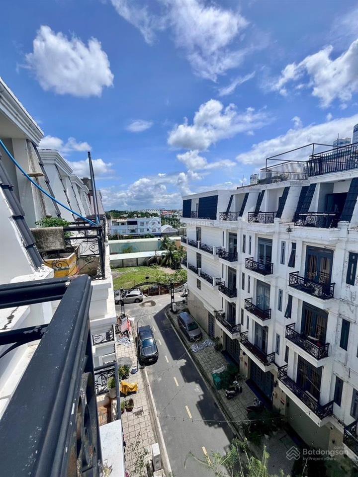 Nhà phố hẻm 8m tl44, q12, dt 60m2 , khu dân cư trí thức, full nội thất, có thang máy, vào ở ngay